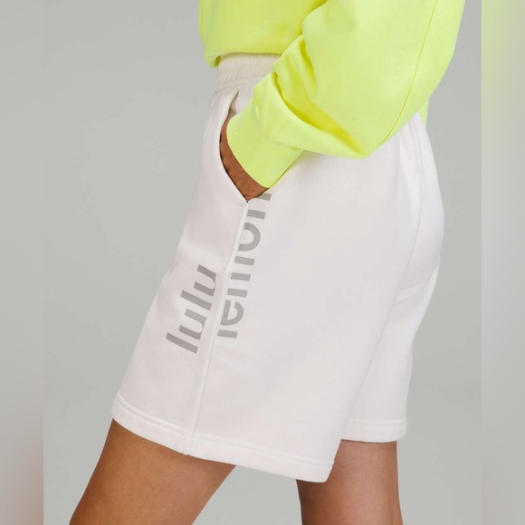 Lululemon Loungeful‎ High-Rise Short 7" *Graphic White Size 10 - Picture 1 of 7